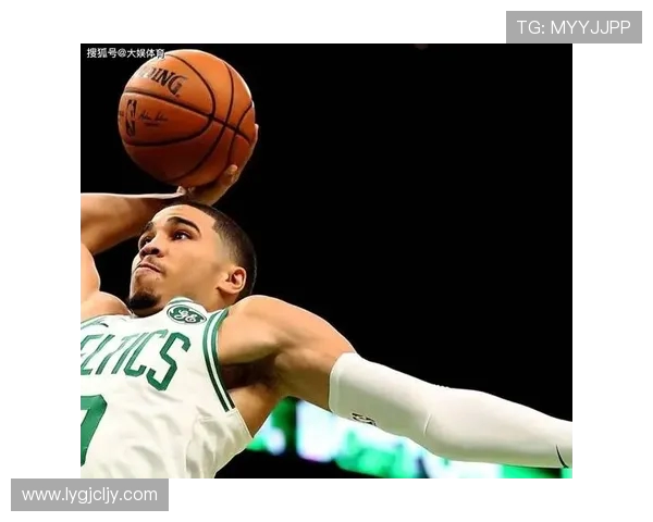 波士顿凯尔特人巅峰对决再掀篮球风暴豪强争锋点燃新赛季激情