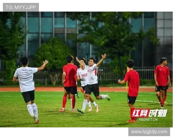 湘潭队足球奋勇拼搏展风采凝聚青春力量共筑荣耀征程