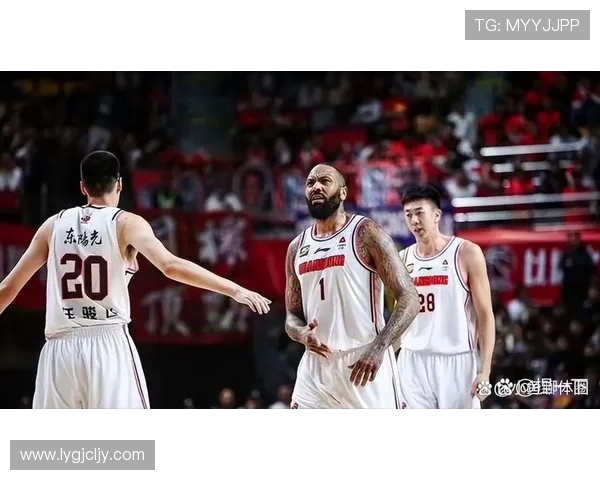 2017年CBA季后赛北京队与上海队激战正酣精彩瞬间回顾与分析